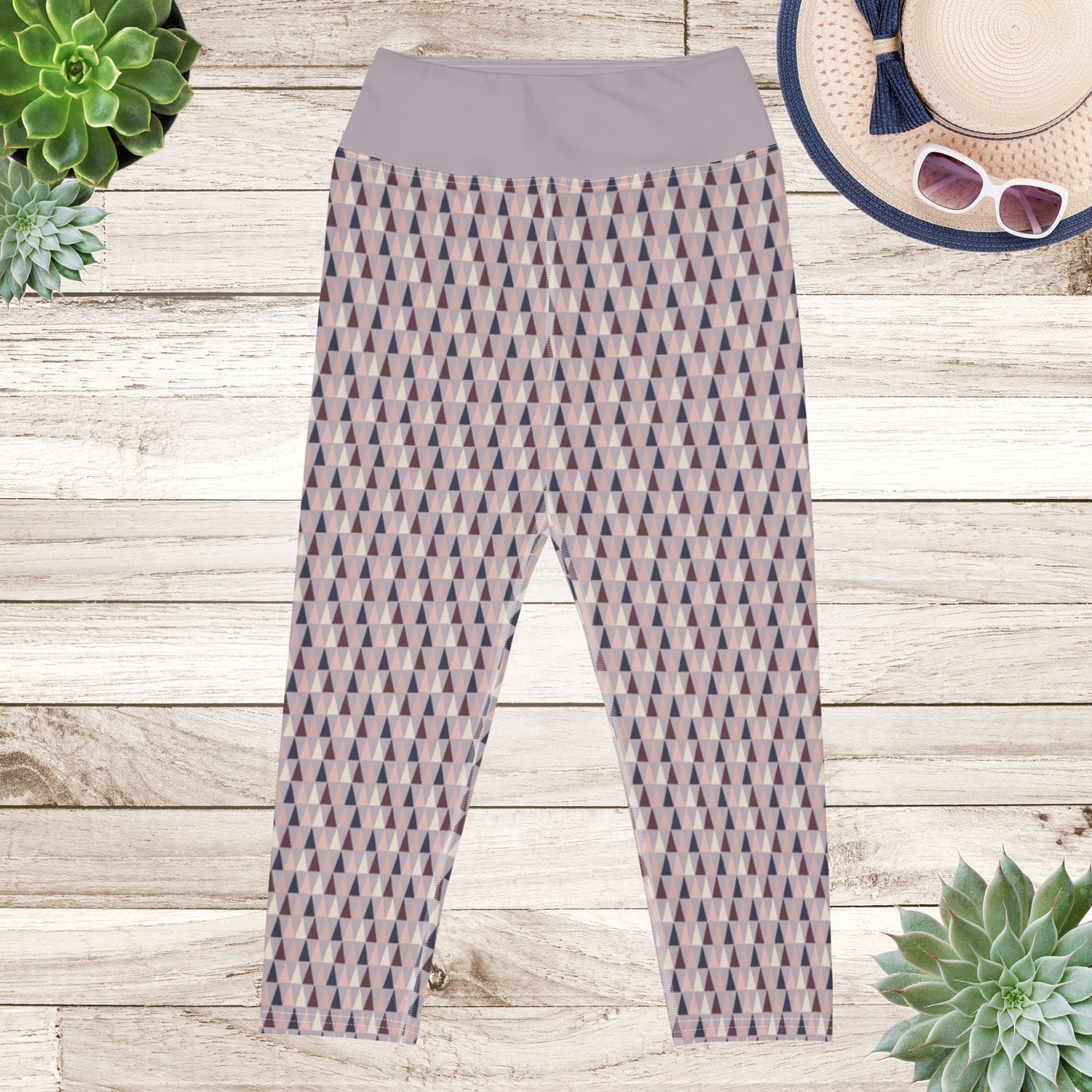 Lilac Triangle Yoga Capri Leggings | DEEAREST LTD